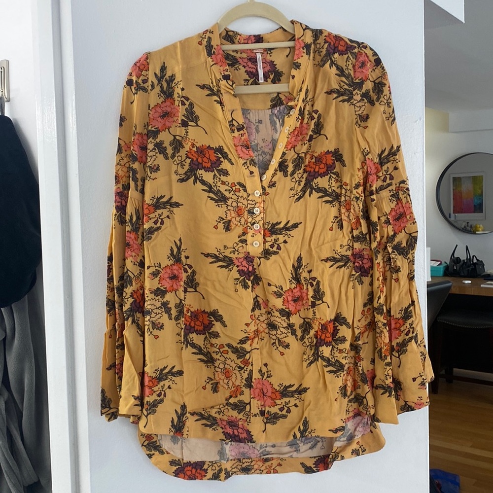 Free People bell sleeve blouse size XS